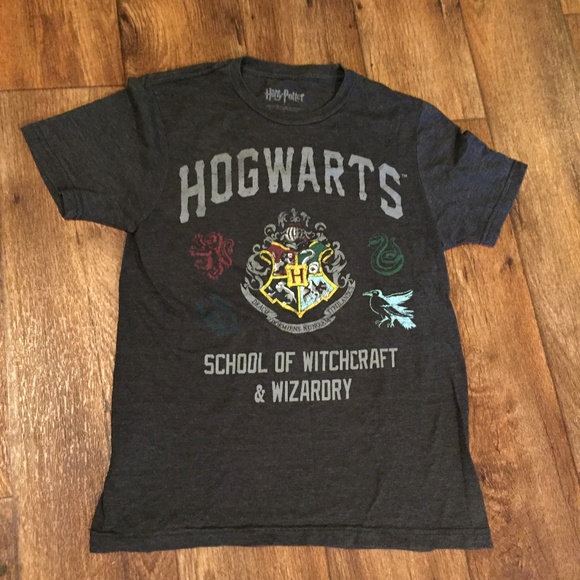 Harry Potter Tops - 5/$25 Harry Potter Hogwarts Graphic T Shirt Gray